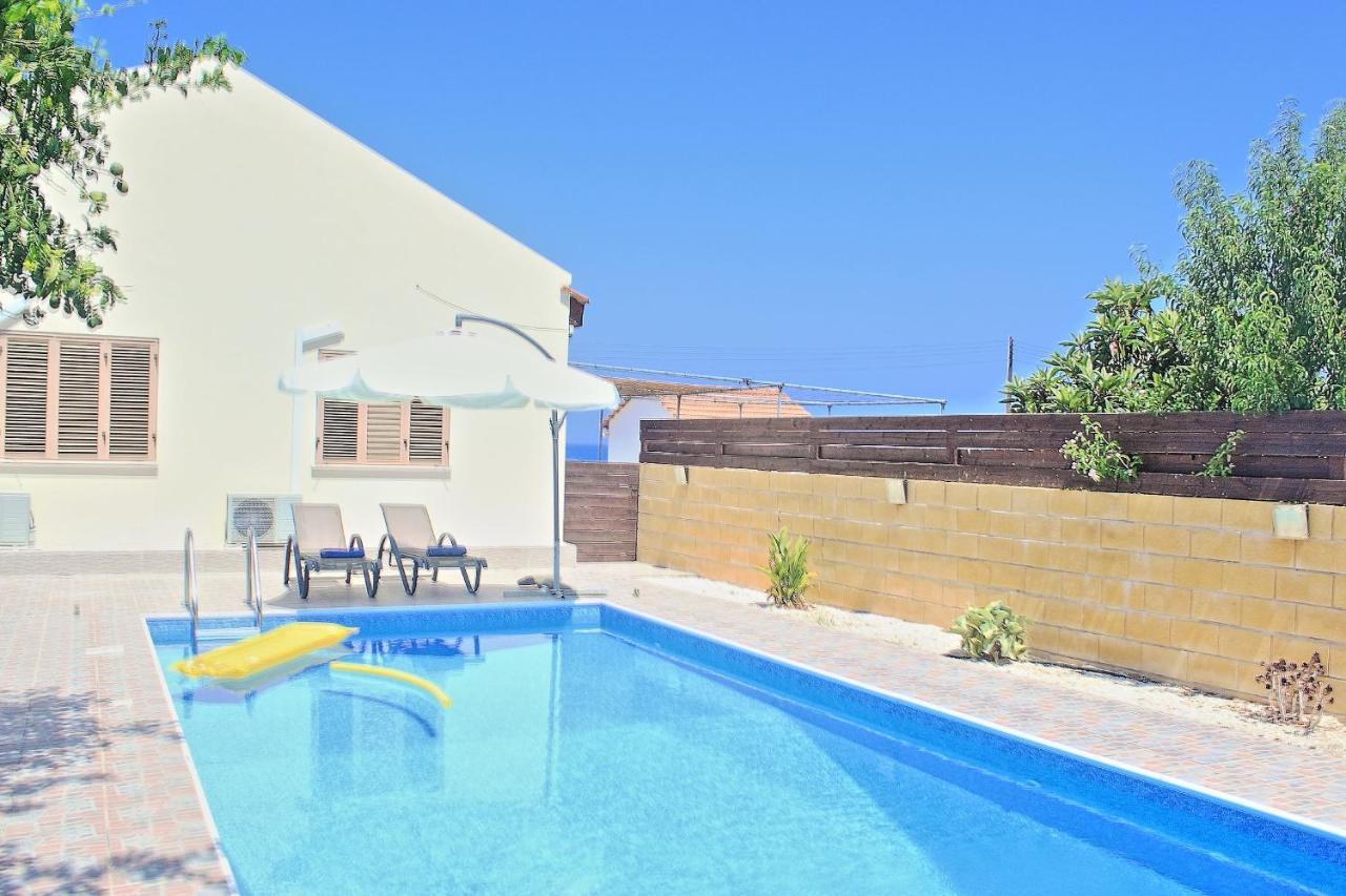 Villa Majestic Agia Marina  Dış mekan fotoğraf